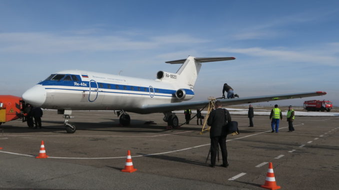 Як-40 Вологодского авиапредприятия в Старом Осколе (RA-87905)