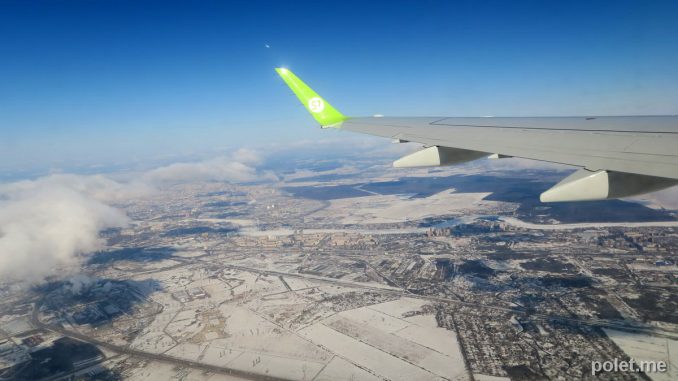 Embraer 170 над Санкт-Петербургом