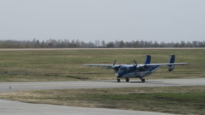 Самолет Ан-28 авиакомпании СиЛа в аэропорту Томска