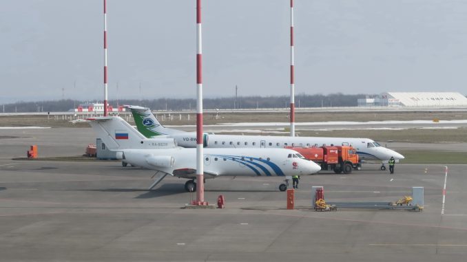 Як-40 и Embraer E145 в Белгороде