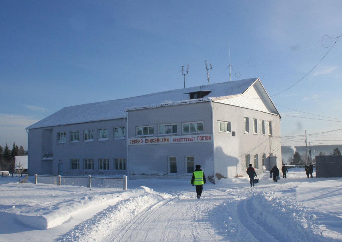 Северо енисейск. Аэропорт Северо-Енисейск. Поселок Северо-Енисейский Красноярский край. Красноярский край, Северо- Енисейский аэропорт. Аэропорт Северо Енисейский поселок.