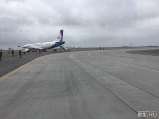 Airbus A320 Уральских авиалиний выкатился с рулежной дорожки