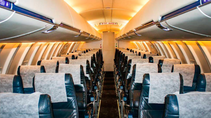 Салон самолета Bombardier CRJ-200 авиакомпании РусЛайн
