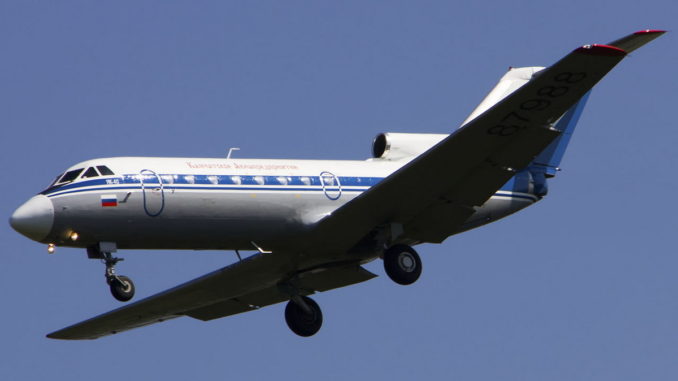 Самолет Як-40 (RA-87988)