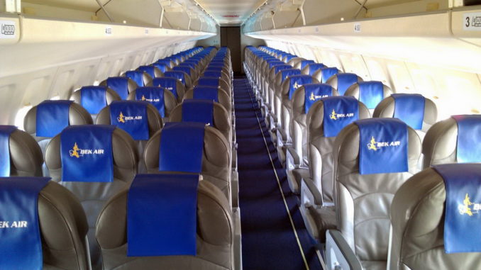 Фото салона эконом-класса (Fokker 100 Bek Air)