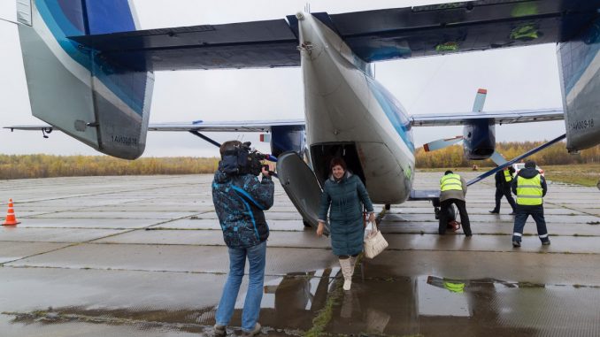 Первые пассажиры в Каргасоке прилетели на Ан-28