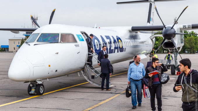 Самолет Bombardier Dash 8 Q400 NextGen авиакомпании Qazaq Air