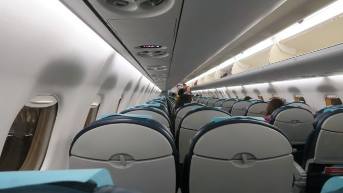 Салон самолета Embraer 190 авиакомпании AZAL