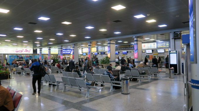 Зал ожидания в аэропорту Тегерана