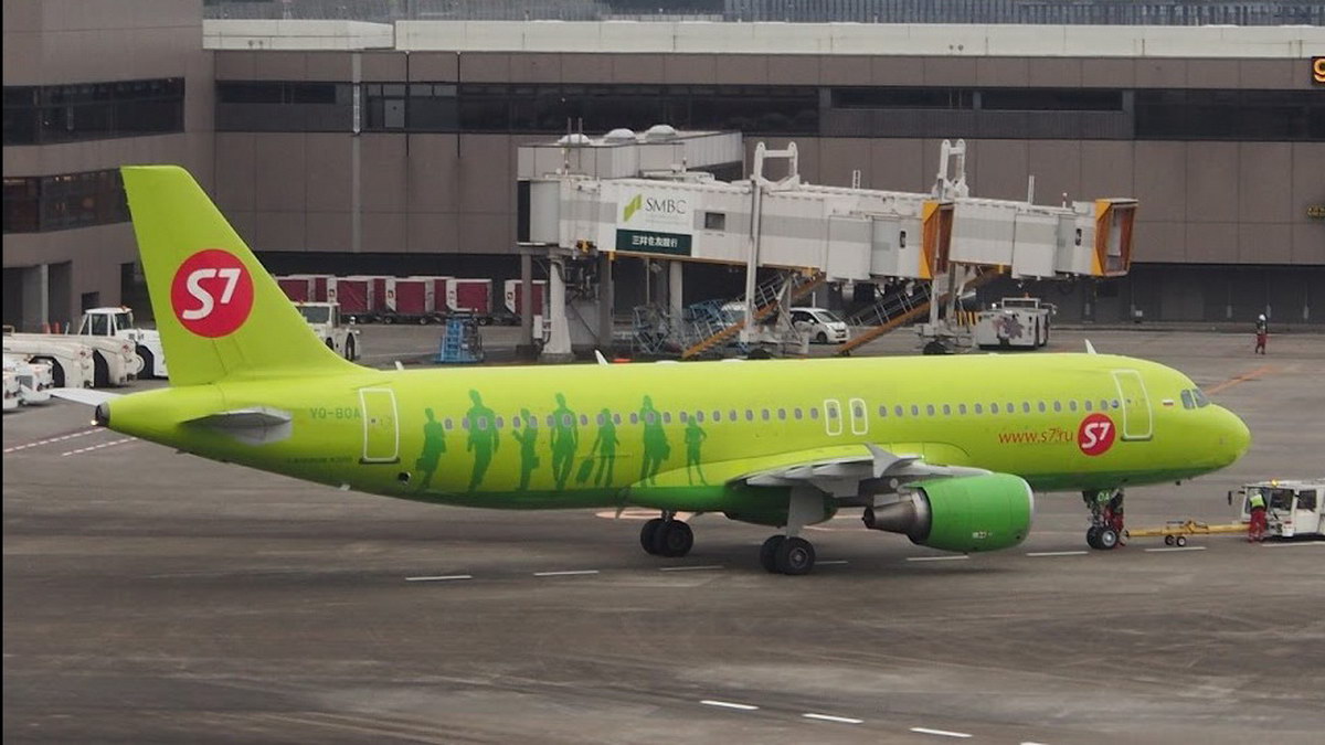 Самолет иркутск пхукет. S7 Airlines Владивосток. Самолёт s7 Иркутск. Лоукостер s7 Citrus. S7 Airlines рейс s75104.