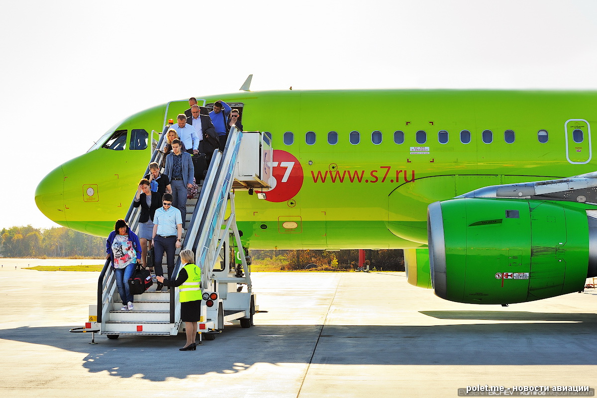 Рейс авиакомпании s7. Самолеты эссевен авиакомпания. Самолёт s7 Airlines. Самолёты авиакомпании s7. Самолёты s7 Авиапарк.