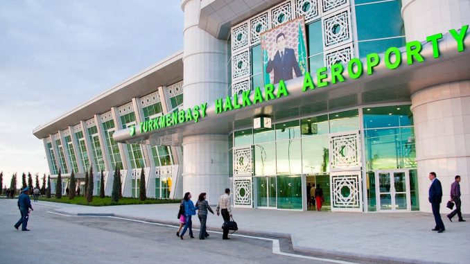 Вход в аэропорт Туркменбаши