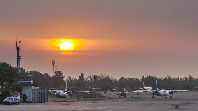 Самолеты в аэропорту Худжанда