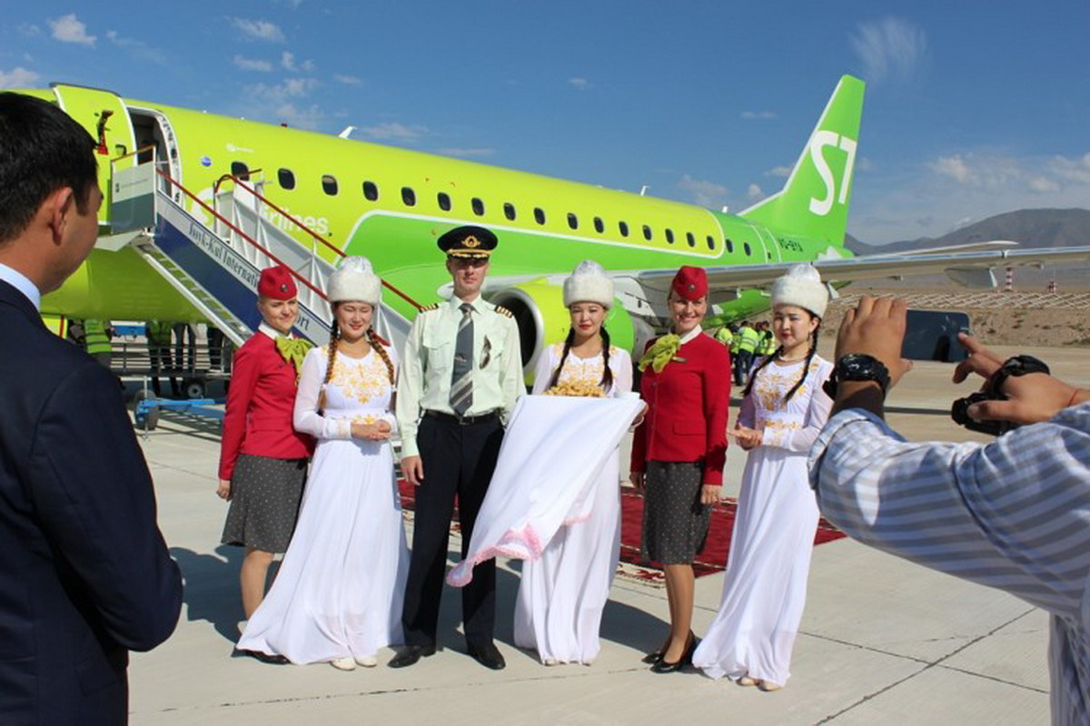Встреча первого рейса S7 Airlines из Новосибирска