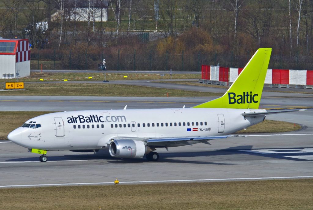 Самолет Boeing 737-500 авиакомпании airBaltic