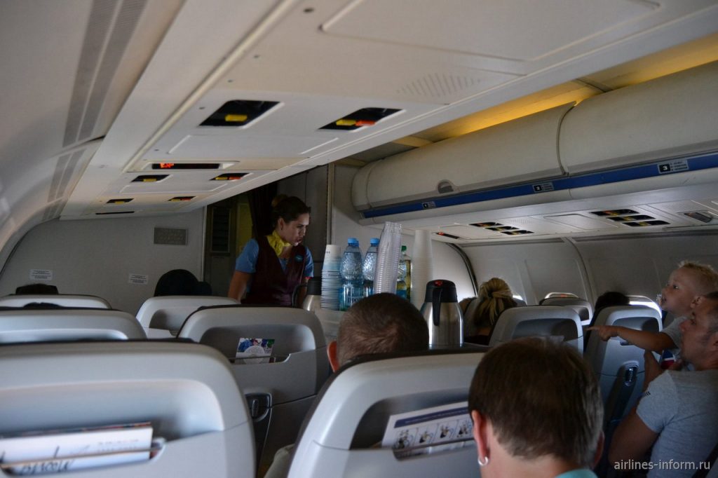 Салон самолета MD-83