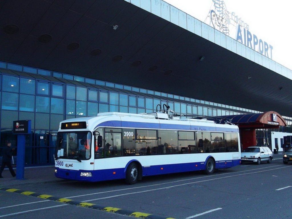 Троллейбус в аэропорту Кишинева