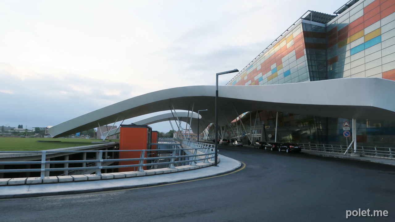 Аэропорт звартноц сайт. Международный аэропорт Ереван Звартноц, Армения. Терминал аэропорт Звартноц. Аэропорт в Ереване Звартноц 2021. Звартноц аэропорт новый терминал.