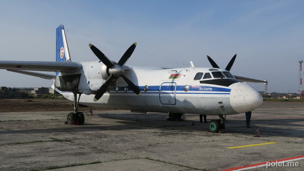 Ан-24РВ в Гомельском аэропорту