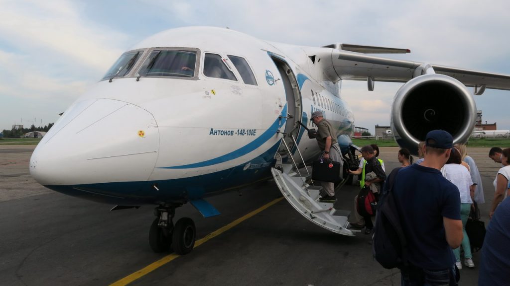 Ан-148 авиакомпании Ангара готовится к вылету в Братск