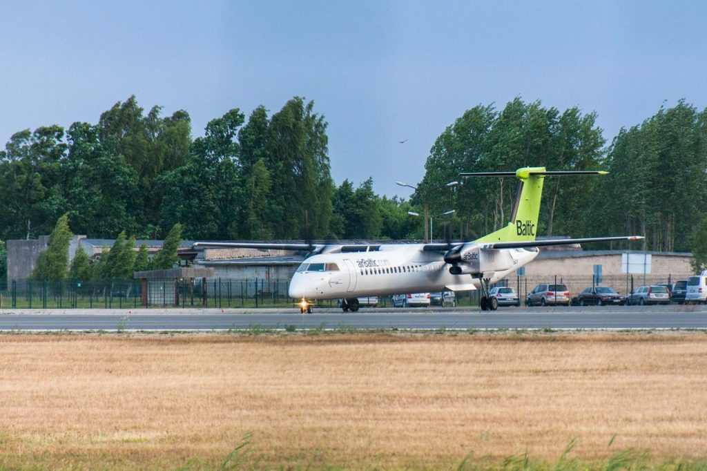 Самолет airBaltic в Лиепае