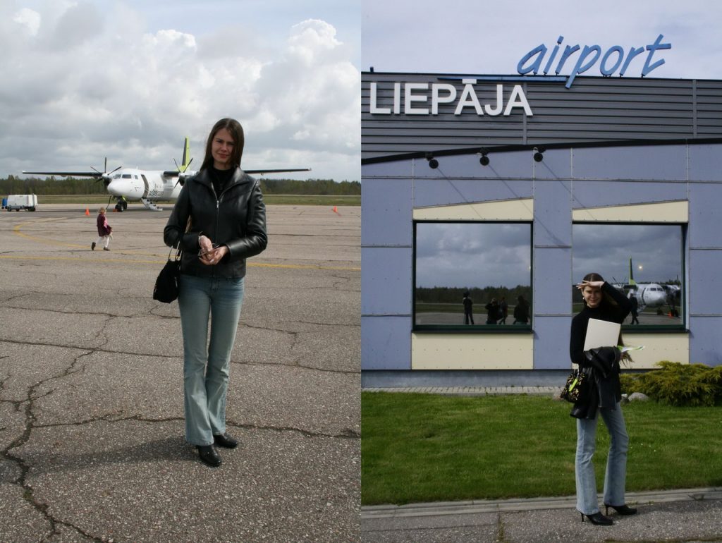 Девушка на фоне самолета и терминала