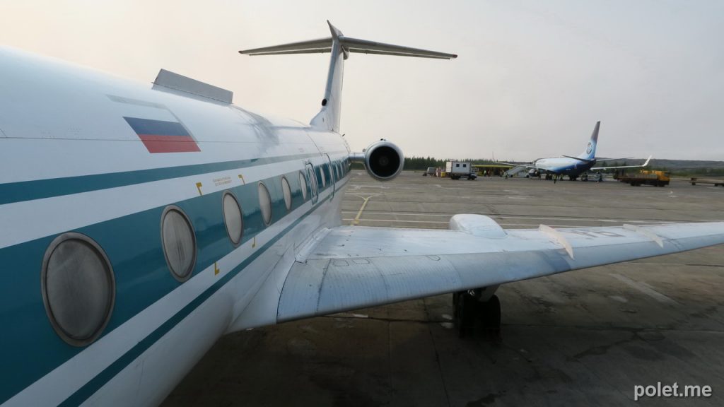 Ту-134 и Боинг 737 Алросы