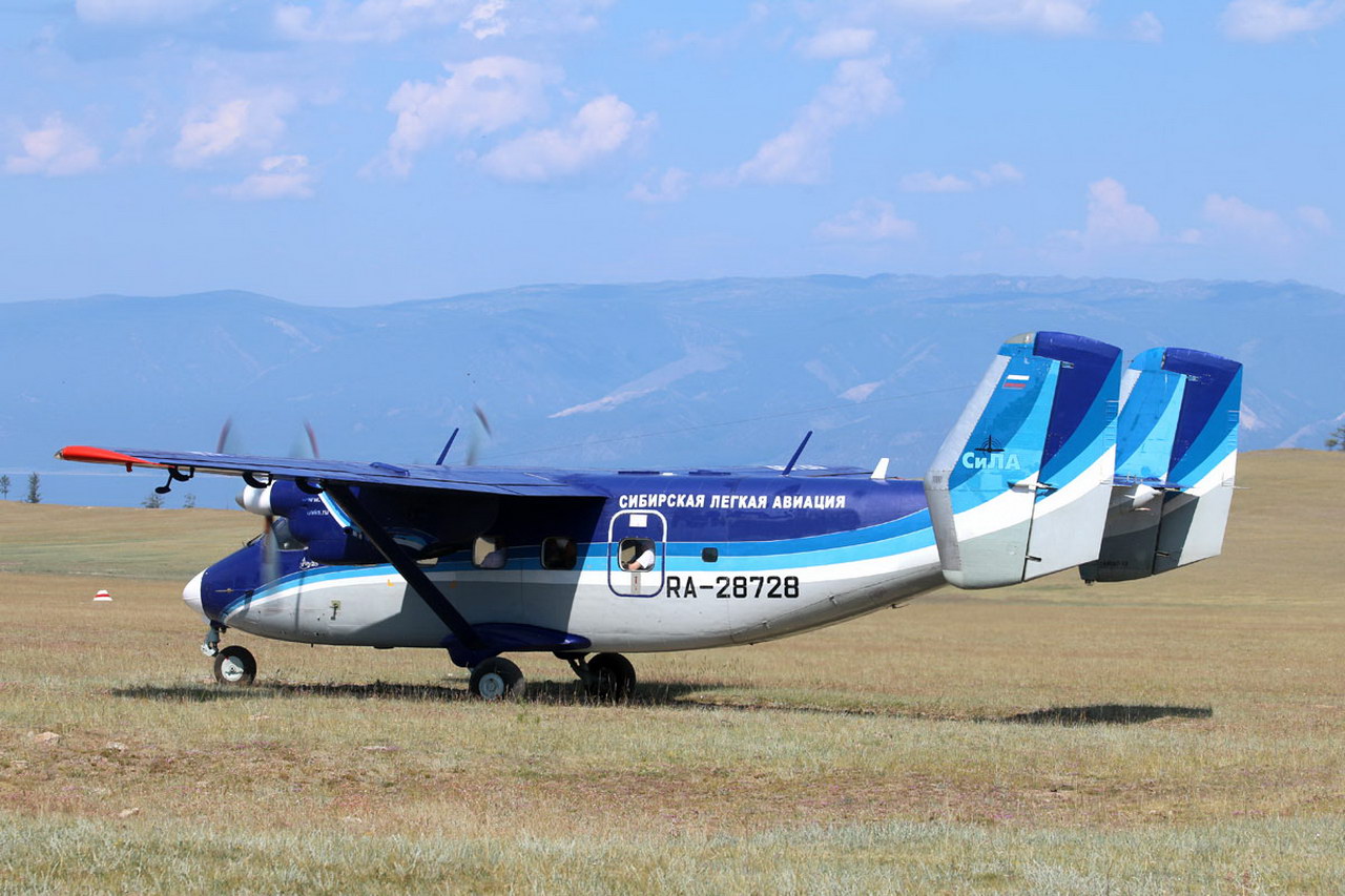 Авиабилеты хужир. АН-28 пассажирский самолёт. АН-28 L-410. Авиакомпания сила АН 28. Шасси л 410.