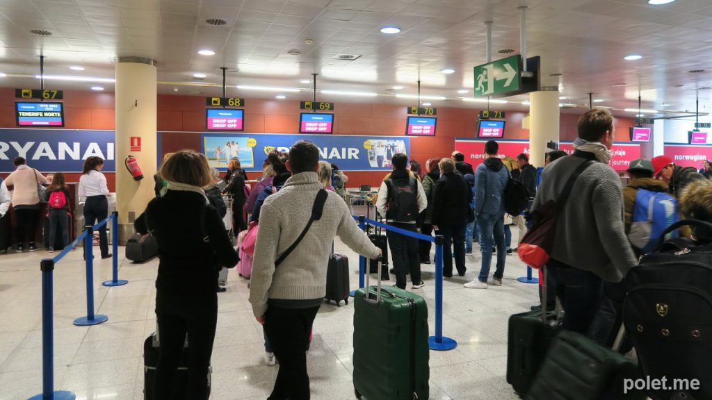 Стойки регистрации Ryanair в Барселоне