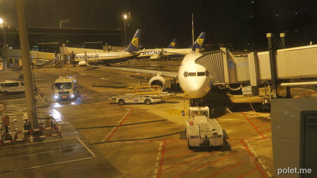 Самолеты Ryanair в терминале 2