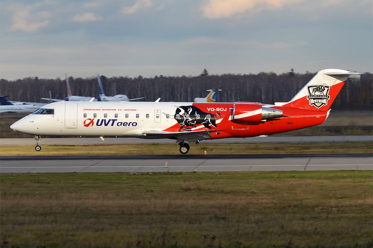 Рейс rt. Бомбардье crj200. Bombardier crj200 ЮВТ Аэро. CRJ 200 самолет UVT Aero. CRJ-200 ЮВТ.