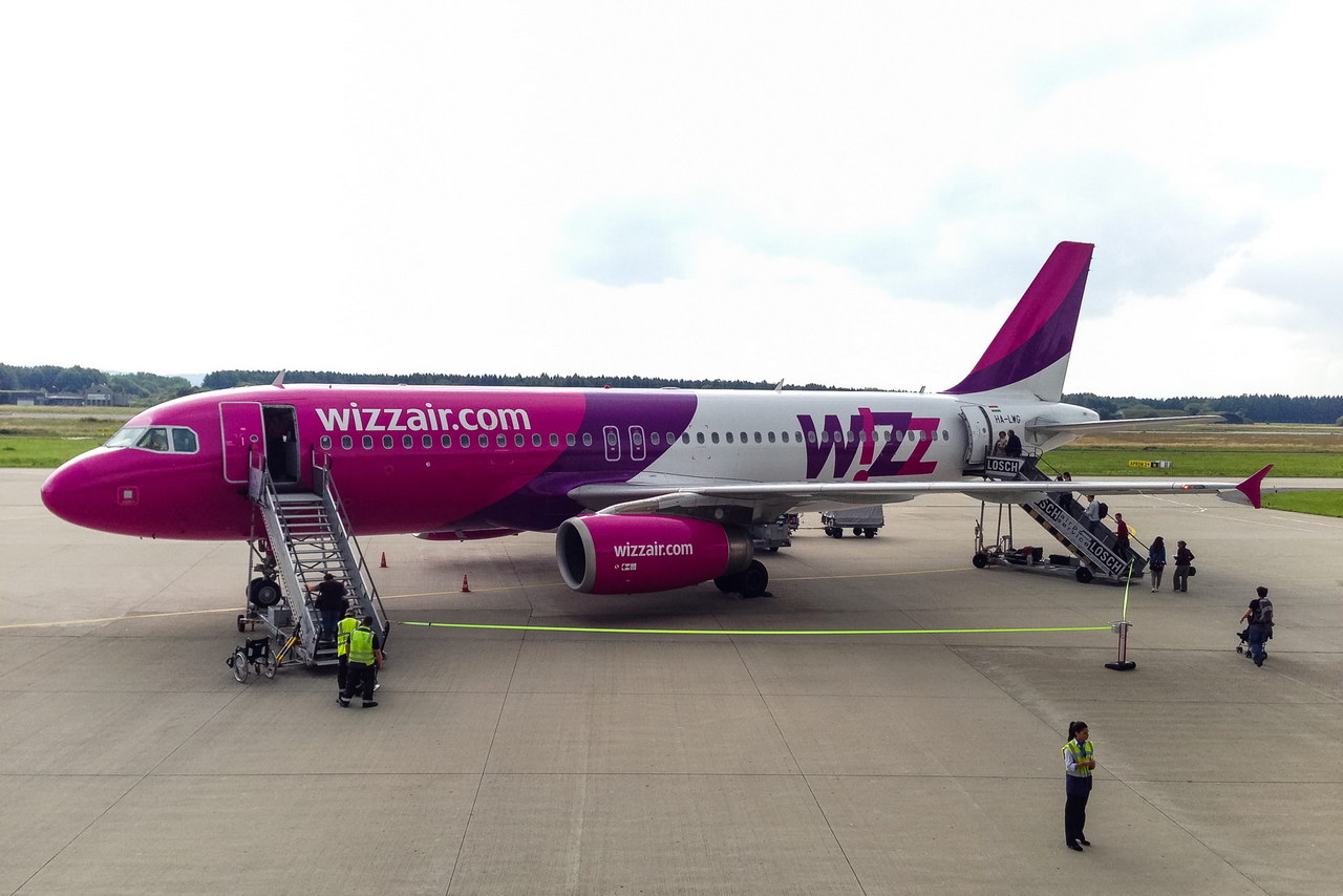 Авиакомпания лоукостер. Wizz Air самолеты. Венгерская авиакомпания Wizzair. Венгерский лоукостер Wizz. Wizz Air авиакомпания Молдова.