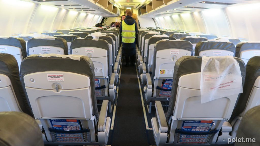 Салон эконокласса в Boeing 737-500