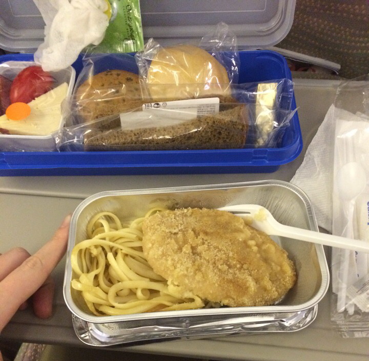 Питание на регулярном рейсе Москва - Владивосток (фото из группы Бортовое питание: https://vk.com/airlinemeals)